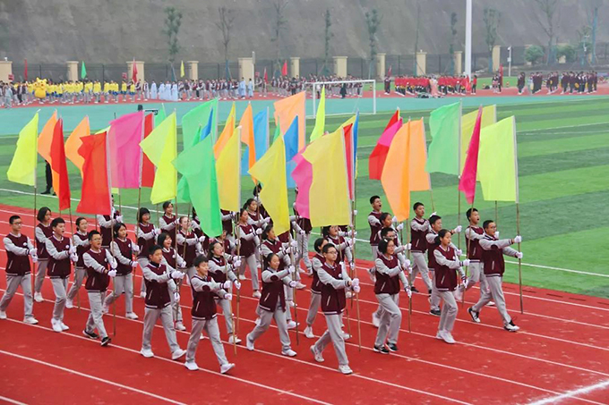 班級方陣隨即有序入場